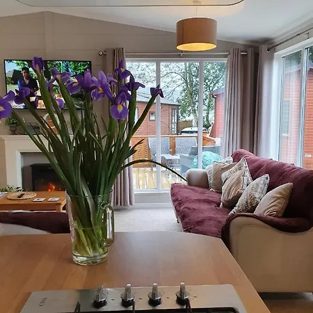 Charming 3-bed On With Hot Tub * Windermere