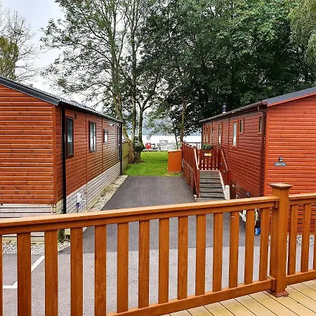 Σπίτι διακοπών Charming 3-bed On With Hot Tub