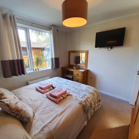 Charming 3-bed On With Hot Tub *