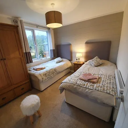 Charming 3-bed On With Hot Tub