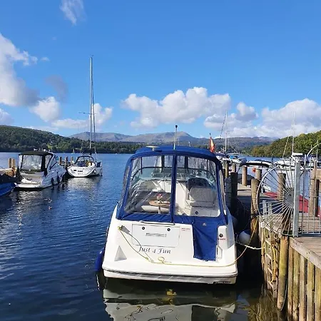 Charming 3-bed On With Hot Tub * Windermere